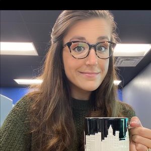 Meet your Posher, Cassandra